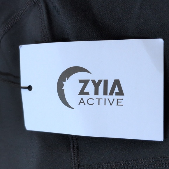 Zyia Women’s Leopard Pocket Brilliant Hi-Rise Capri 20" in Black 4 - Picture 14 of 15